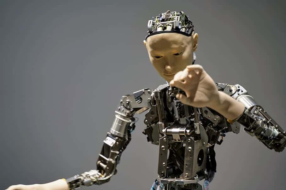 Dynamic Relationship between Robotics and Artificial Intelligence