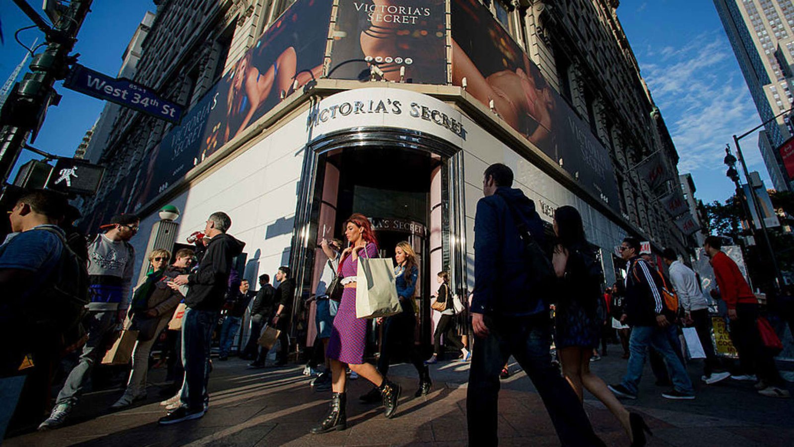 Stocks making the biggest moves midday: CRM, SNOW, DFS, VSCO